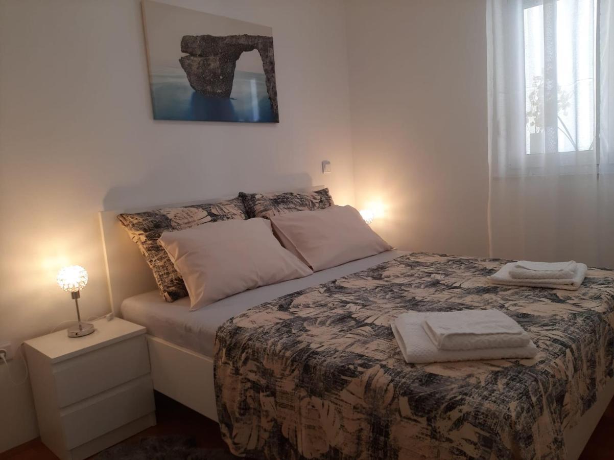 Apartman Sky พูลา ภายนอก รูปภาพ